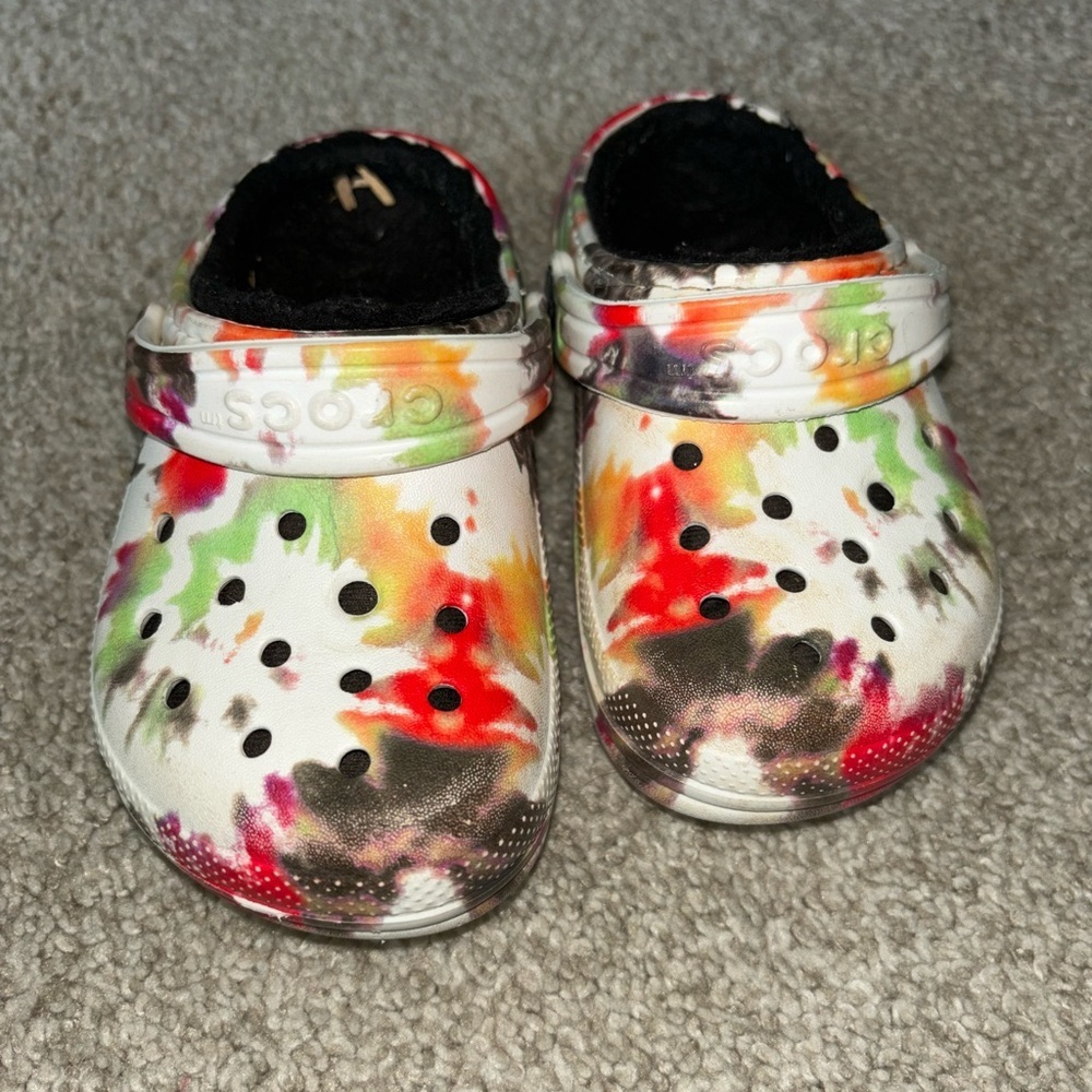 CROCS Classic Tie Dye Fuzzy Lined Clogs size C9 - Picture 2 of 6